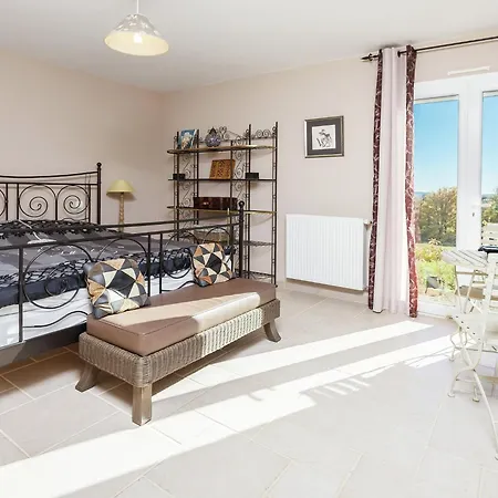 Villa In With Pool & Nearby *