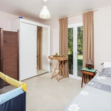 In With Pool & Nearby *