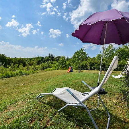 In With Pool & Nearby *