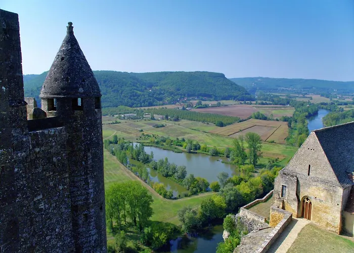 In With Pool & Nearby