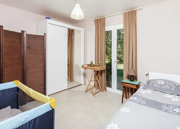 In With Pool & Nearby *