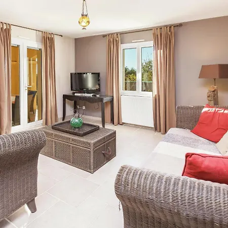 Villa Luxury In Cazals With Swimming Pool