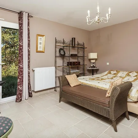 In With Pool & Nearby Villa *