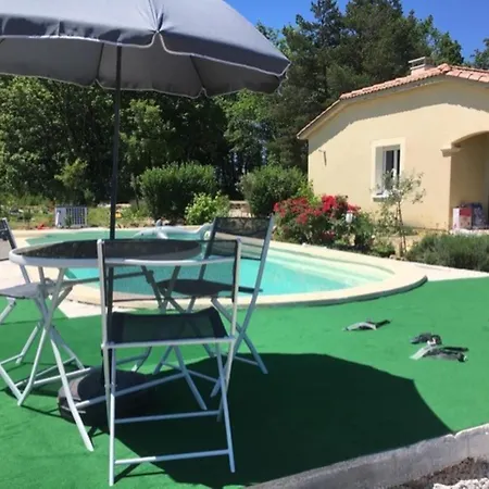 In With Pool & Nearby