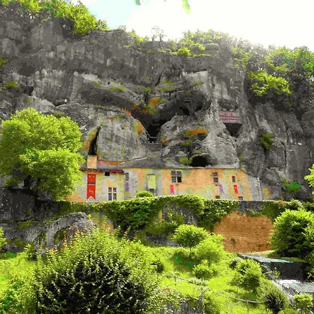 In With Pool & Nearby