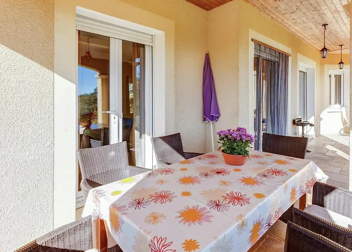 In With Pool & Nearby Villa Cazals (Lot)