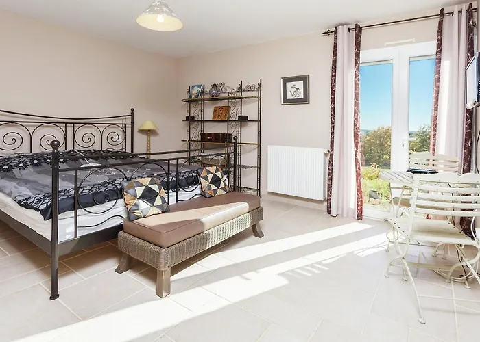 Villa In With Pool & Nearby *